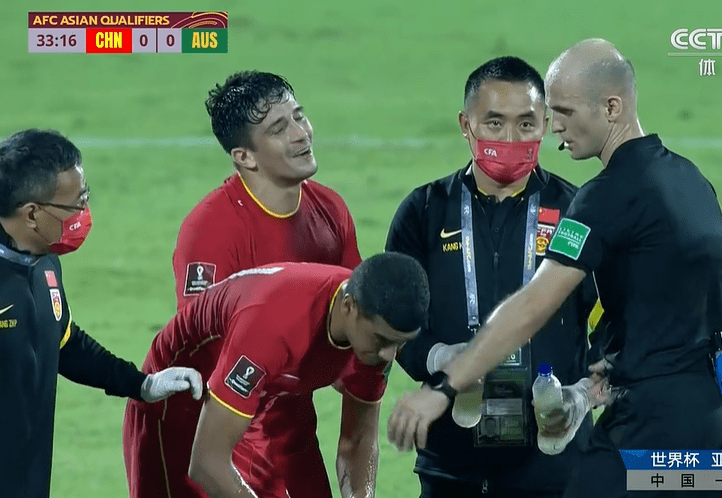 比赛进入白热化，双方鏖战角逐胜利