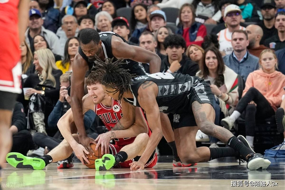 马刺轻取尼克斯，武切维奇统治全场